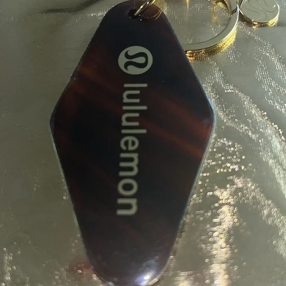 Lululemon Hotel key chain NWT - Picture 6 of 9